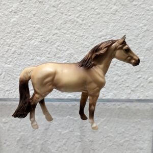 BREYER Stablemate 2020 Stable Mystery Surprise #6049, 2.75" tall